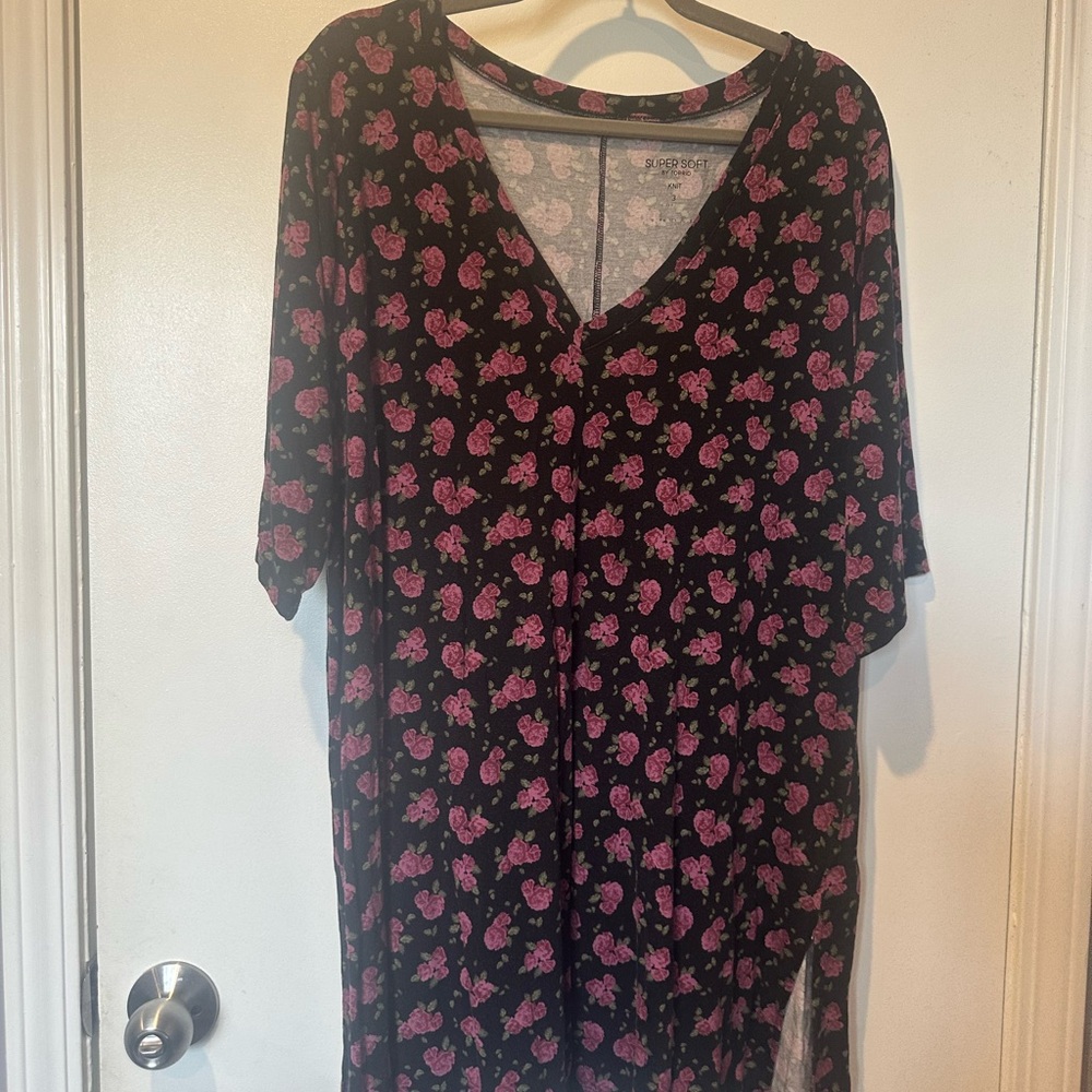 Favorite V-Neck Super Soft Jersey Tunic Tee Flowers gently worn